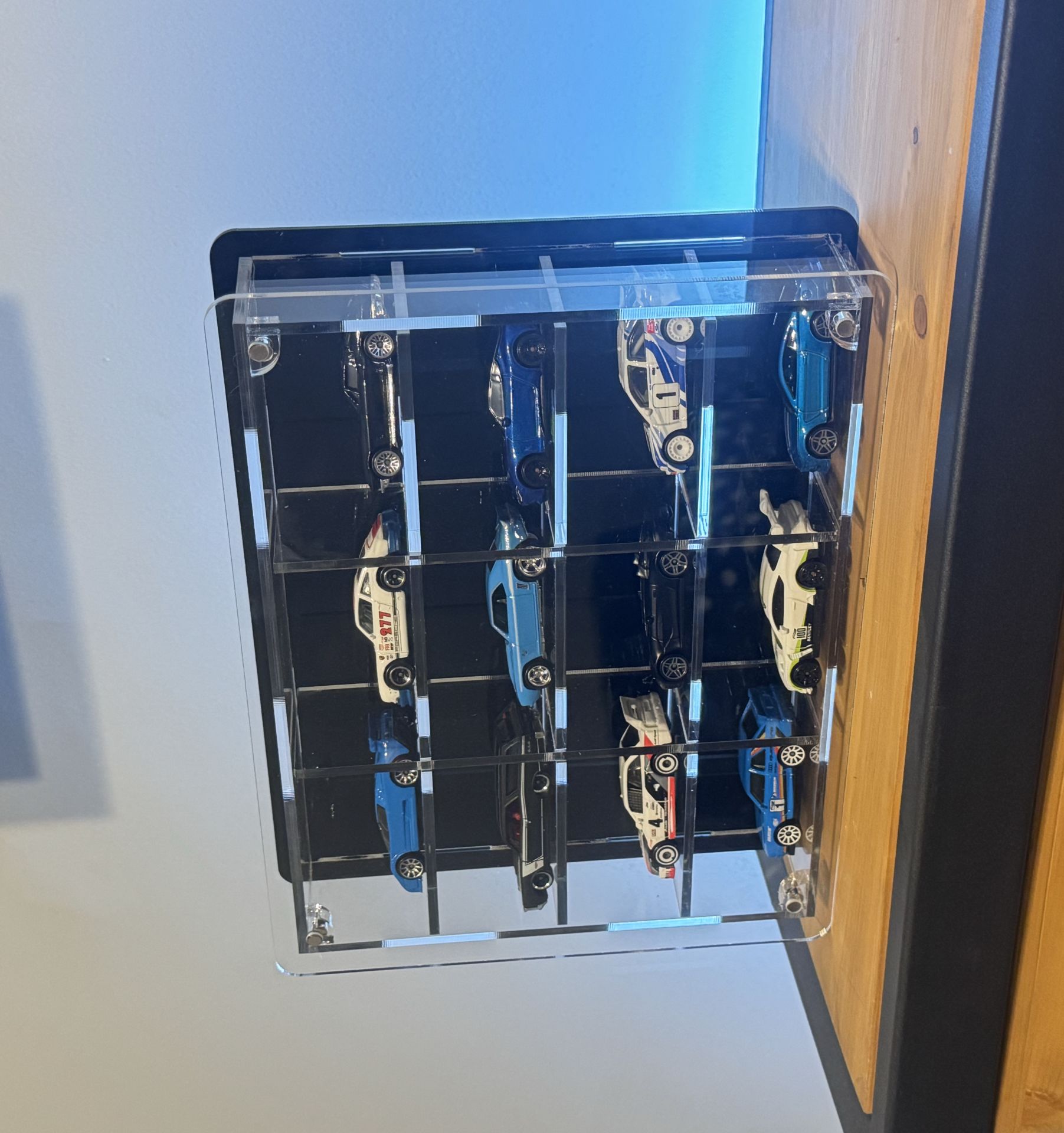 HotWheels Stand Şeffaf - Siyah