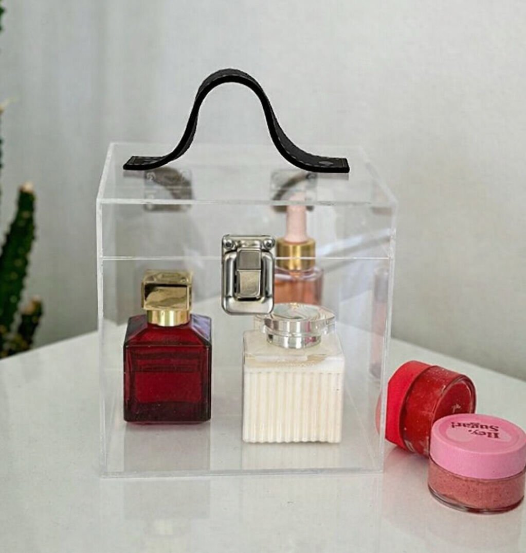 Kilitli Makyaj & Takı Kutusu (Şeffaf 15cm x 15cm x 15cm)