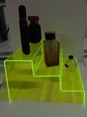 3 Katlı Pleksi Merdiven Stand Neon Yeşil